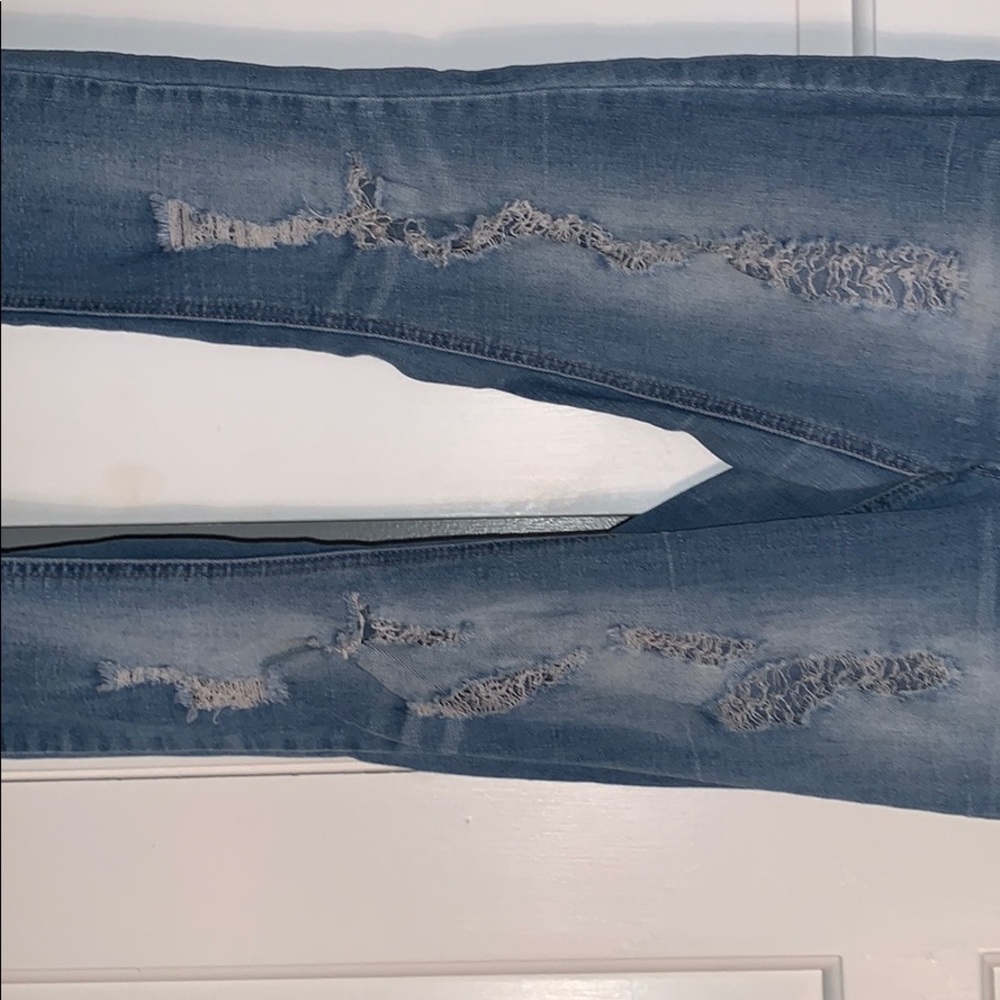 Cute Light Wash Ripped Jeans👖 - Picture 3 of 6